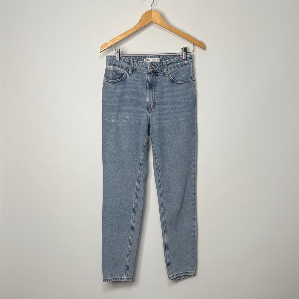 ZARA HIGH-RISE STRAIGHT JEANS Size 2